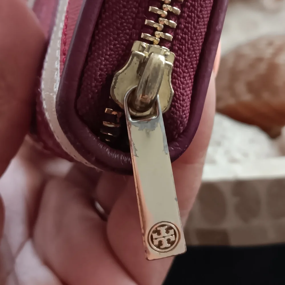 Tory Burch Saffiano Leather Wallet EUC